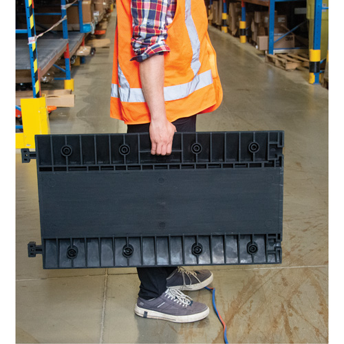 SHJ532 Protecteur de c&acirc;bles en polyur&eacute;thane, 3 canaux, 35,43" lo x 19,69" la x 3" h