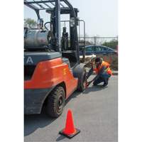 Cône de signalisation de première qualité, 18", Orange SEB769 | Zenith Safety Products